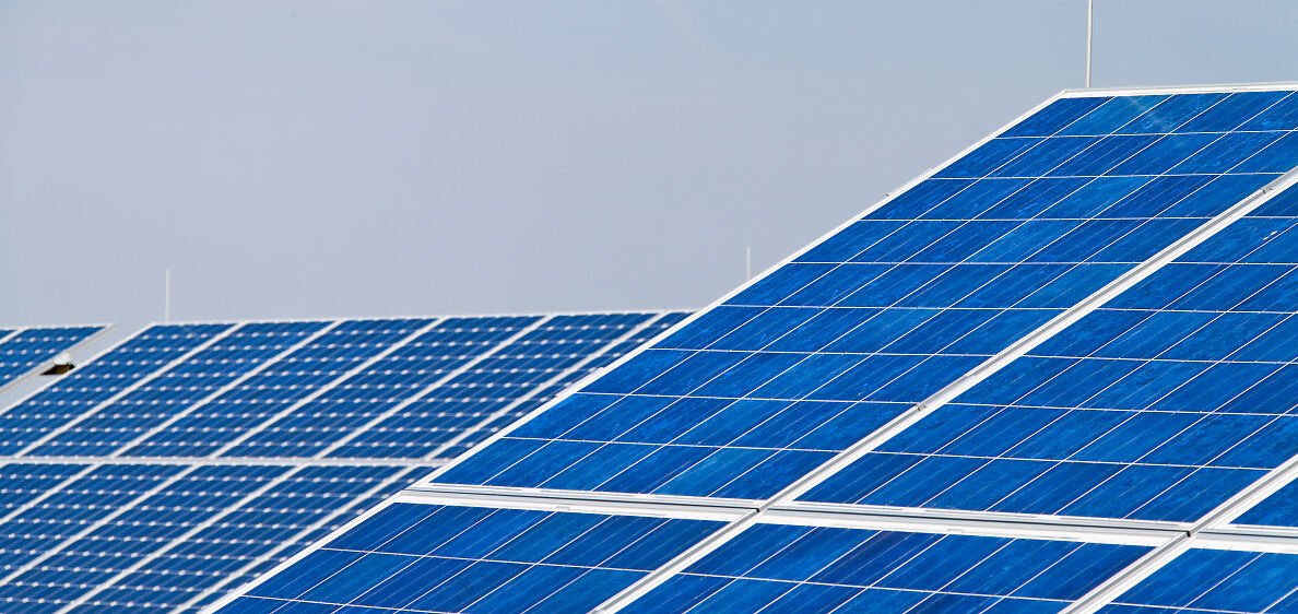 Alternative Solar Energie. Sonnenenergie Kraftwerk.